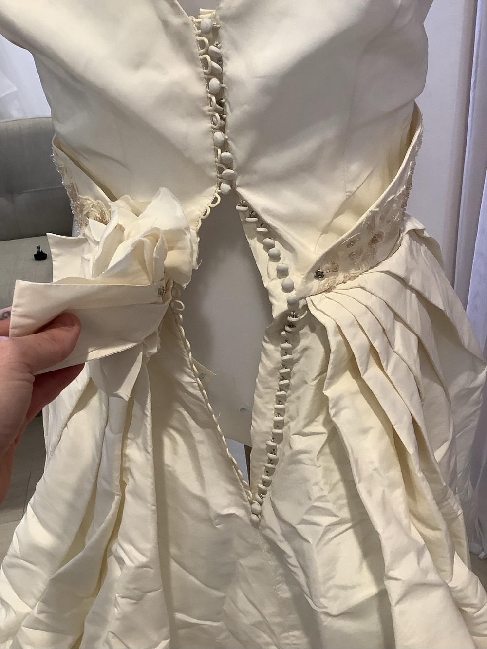“C5” Vintage Ivory A-Line Dress with Bow Back - Picture 4 of 10